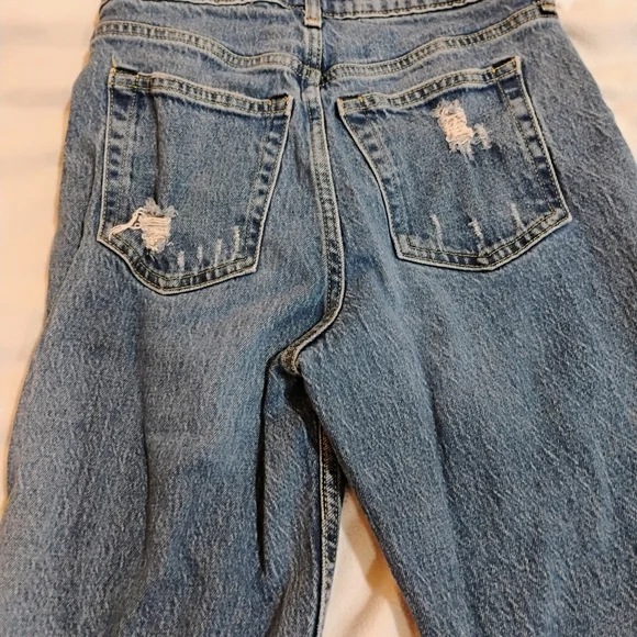 Stylish Distressed Blue Straight Leg Ripped Jeans for Women - Picture 10 of 14